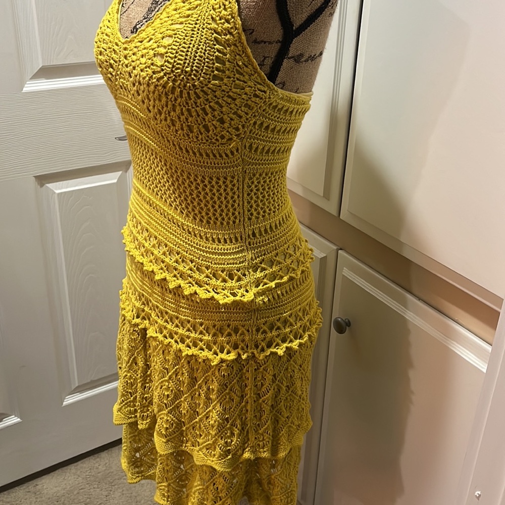 Gorgeous, yellow crochet dress 🥰 - Picture 3 of 6